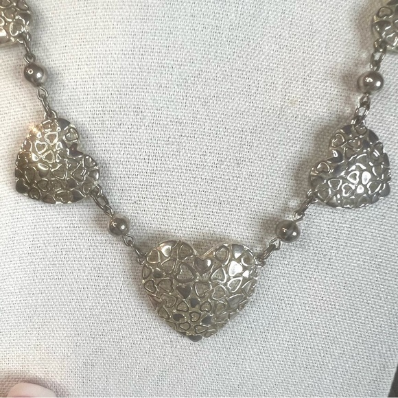 Elegant Silver Heart Necklace - Picture 2 of 8